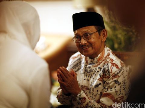 Kenangan Masa  Kecil  BJ Habibie Berhenti Nangis Setelah 