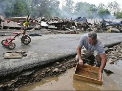 Obama Menyatakan Status Bencana Buat Banjir West Virginia