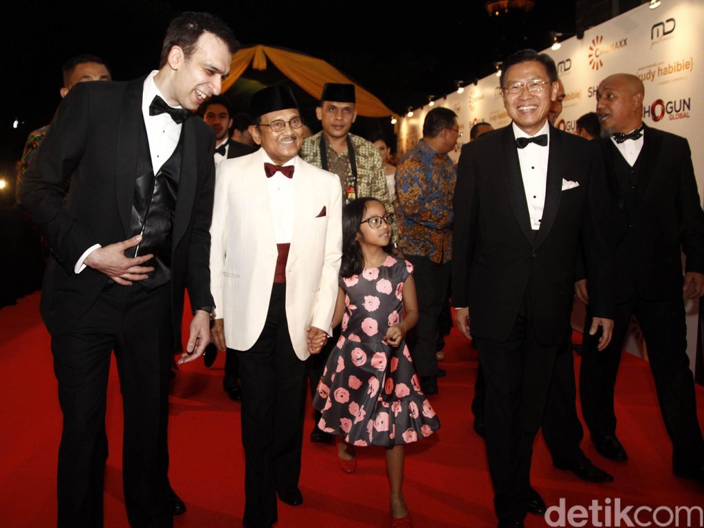Gala Premiere Rudy Habibie, Persembahan Bagi Sang Tokoh Gala Premiere Rudy Habibie, Persembahan Bagi Sang Tokoh