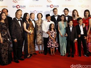 BJ Habibie Hadiri Gala Premiere Rudy Habibie