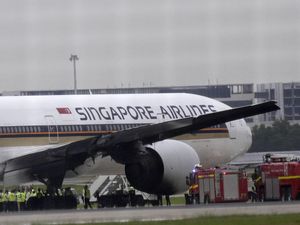 Sayap Singapore Airlines Gosong Setelah Terbakar 20 Menit, Ini Penampakannya