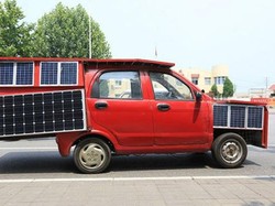 Mobil Bertenaga Surya Ini Dibuat Sendiri oleh Pemiliknya