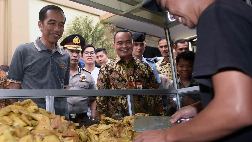 Jokowi Kunjungi Pasar Cipanas Jokowi Kunjungi Pasar Cipanas