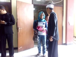 Bupati Dedi Datang ke RS Polri, Jenguk Polisi Korban Bentrokan di GBK