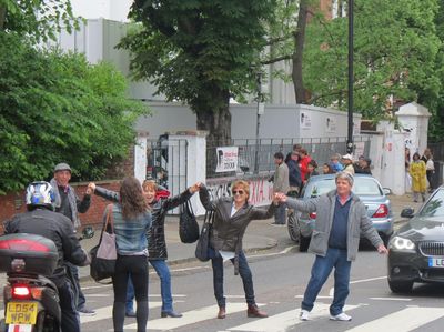 Bergaya Ala The Beatles di London