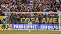 Jadi penendatang pertama Argentina, Messi gagal menuntaskan tugasnya sebagai algojo penalti. Adam Hunger-USA TODAY Sports.