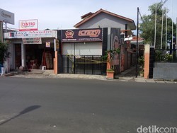 Saksi Penyerangan Toko Suvenir Persija: Pelaku Banyak, Langsung Obrak-Abrik