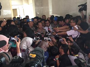 Interupsi, Anggota DPR Minta Komjen Tito Tumbuhkan Kumis