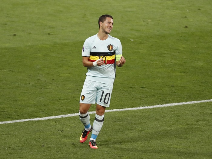 Hazard Berbicara dengan Kaki-Kakinya