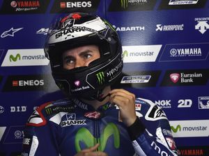 Tertinggal 24 Poin dari Marquez, Ini Komentar Lorenzo
