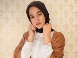 Foto: Padu Padan Busana Kerja Ala Calon Dokter Cantik Asal Lampung, Afridha