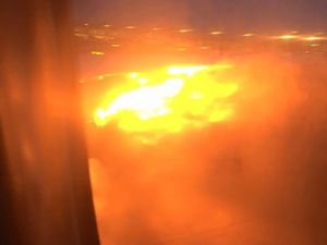 Api Berkobar-kobar Usai Singapore Airlines Mendarat di Changi