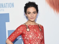 Perkenalkan, Ini Komedian Cantik yang Membuat Chris Evans Jatuh Cinta