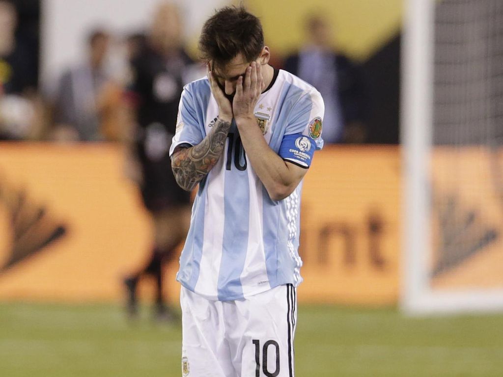 Maradona Sebut Messi Tak Pantas Jadi Kapten Maradona Sebut Messi Tak Pantas Jadi Kapten