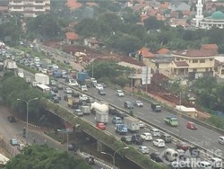 Hati-hati, Ada Kecelakaan Mobil di Tol JORR Arah Bekasi Siang ini