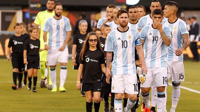 Bravo Minta Messi Jangan Pensiun Sekarang