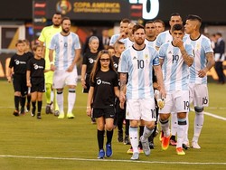 Bravo Minta Messi Jangan Pensiun Sekarang