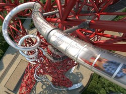 London Punya Perosotan Tertinggi & Terpanjang Sedunia, Berani Coba?