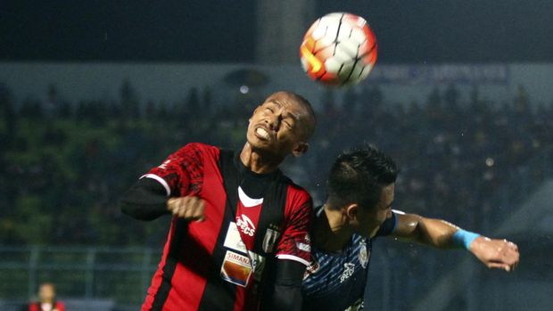 Ricardo Salampessy jadi salah satu pemain senior di Persipura.
