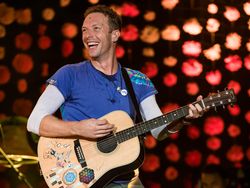 Chris Martin Tertekan di Masa Kecil karena Disebut Gay