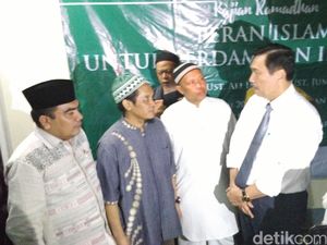 Menko Polhukam Hadiri Buka Puasa Bersama di Masjid Al Fataa Menteng