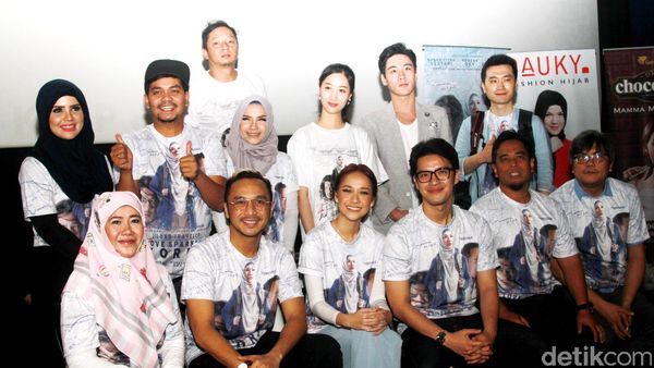 Para Pemain Film Jilbab Traveler: Love Sparks in Korea