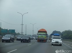 KM 53 Tol Cikampek Diberlakukan Contraflow Arah Jakarta
