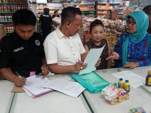 Razia Makanan di Surabaya Temukan Mi Dimakan Tikus Hingga Susu Berbelatung Razia Makanan di Surabaya Temukan Mi Dimakan Tikus Hingga Susu Berbelatung