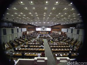 DPR Sahkan UU Tax Amnesty dan APBNP 2016