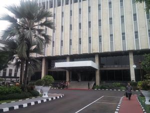 Darmin Finalisasi Aturan Bayar Tol Wajib Non Tunai Darmin Finalisasi Aturan Bayar Tol Wajib Non Tunai