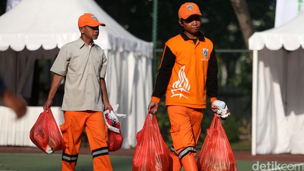 Pasar Murah Untuk Pasukan Oranye