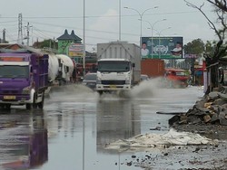 Mendekati Arus Mudik, Ini Kondisi Pantura Semarang yang Tergenang Rob