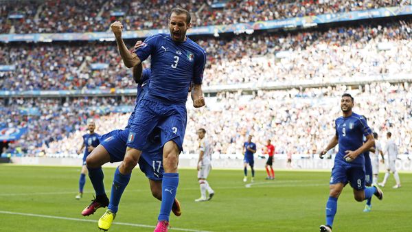 Italia Singkirkan Spanyol