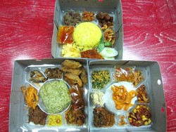 Dapur Panglima: Nikmatnya Nasi Kotak Udang Raos dan Pandan Wangi