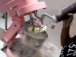Es Krim Nitrogen Cair dengan Aneka Rasa Kini Populer di New York