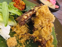 Sedapnya Bebek Kremes yang Gurih Renyah untuk Buka Puasa