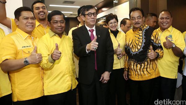 Golkar Serahkan Daftar Kepengurusan ke Menkum HAM