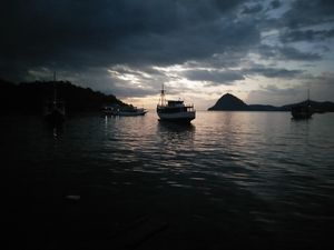 Kampung Ujung, Destinasi Wisata Kuliner Berlatar Sunset di Labuan Bajo