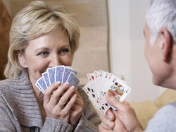 Tak Kalah dari Teknologi, Bermain Kartu Bisa Bantu Pemulihan Pasca Stroke