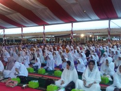 Ribuan Anak Yatim Buka Puasa Bersama Panglima TNI di Mataram