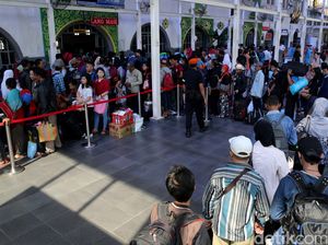 Lonjakan Penumpang di Stasiun Senen