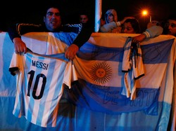 Stoichkov Juga Minta Messi Jangan Pensiun Dulu