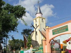 Toleransi di Kupang: Masjid dan Gereja yang Berdiri Berdampingan