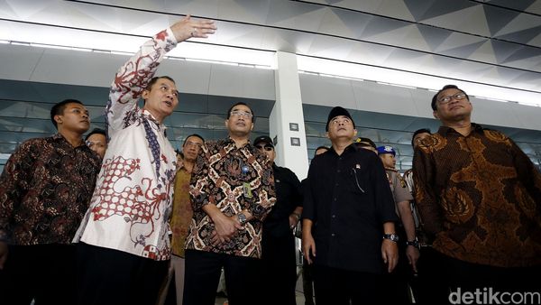 Pantau Persiapan Mudik, Akom Kunjungi Bandara Soetta