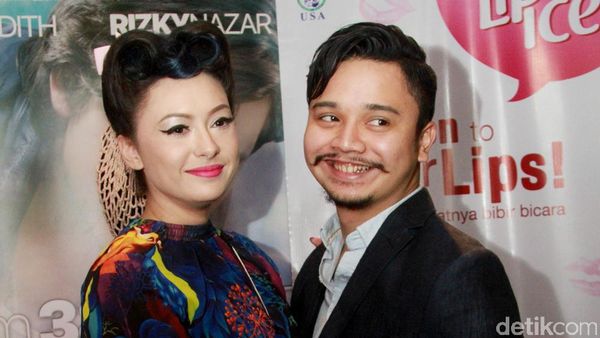 Love is in the Air! Mesranya Derby Romero dan Pacar