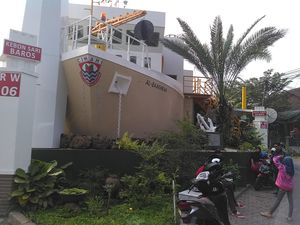 Jadi Primadona, Tak Sembarang Waktu Bisa Foto di Geladak Masjid Kapal Cimahi