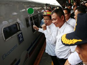 Rizal Ramli dan Jonan Lepas Pemudik