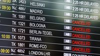 Sejumlah Penerbangan di Bandara Ataturk Dibatalkan