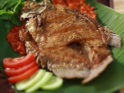 Menu Hari Ke-25: Krenyes Gurih Ikan Gurame Goreng dan Pecak Gurame