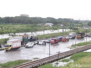 Hujan Deras di Sidoarjo akibatkan Tanggul Penahan Lumpur Jebol